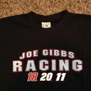 NEU - #18 #20 #11 Joe Gibbs Racing Team Pit Crew XL schwarz Shirt Busch Hamlin - Bild 1 von 3