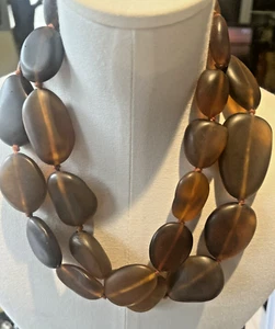DINOSAUR DESIGN EXTRA LONG BROWN RIVER PEBBLE GRADUATED NECKLACE 46CM LENGTH - Picture 1 of 4