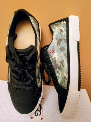 UGG Authentic JI Heart Tie-Up Sneaker With Soft UGGPure Lining. Kid Size 4. - Image 1 of 4