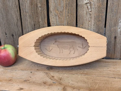 Prensa de molde de mantequilla tallada en madera de vaca francesa vintage Foto 1 de 4