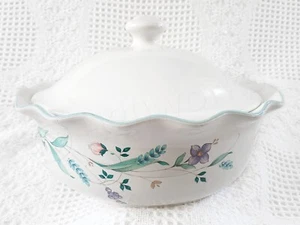 Vintage Pfaltzgraff geriffelte 2 Quart runde Kasserolle mit Deckel, Muster: April, RAR - Bild 1 von 9
