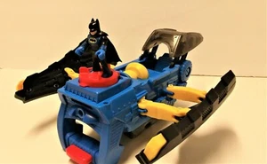 Imaginext DC Super Friends 2 in 1 Batwing Batman Gauntlet with figure - Picture 1 of 6