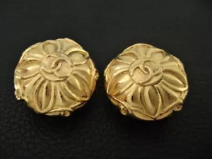 Authentic Chanel Vintage Gold CC Round Clip Earrings - Picture 1 of 9