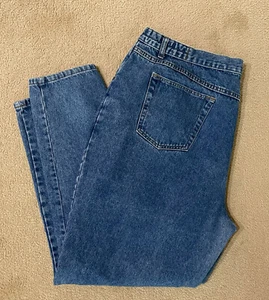 Pierre Cardin Women’s Jeans Sz 26 Tapered Legs Elastic Waist Light-Med Wash - Picture 1 of 7