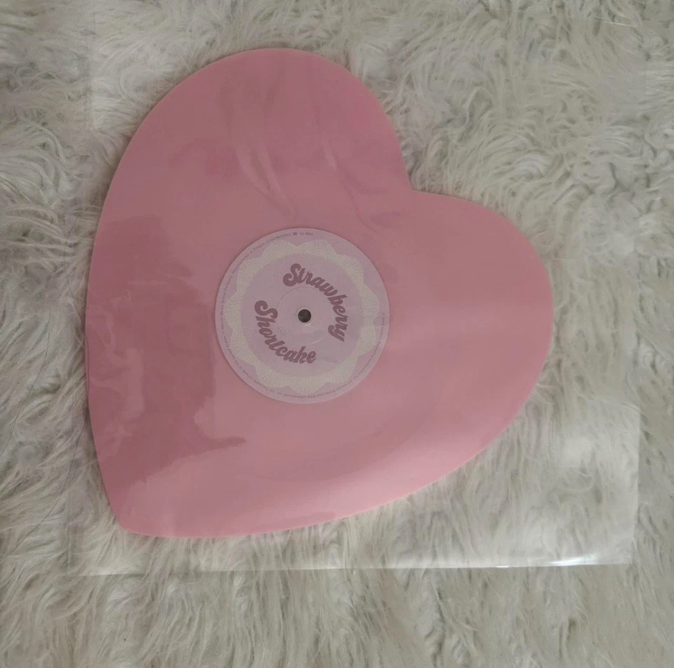 Rare Melanie Martinez K-12 Pink Heart Vinyl Record Limited Edition Foto 1 de 1