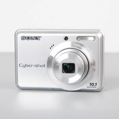 Sony Cyber-shot DSC-S930 digital compact camera - Image 1 of 4