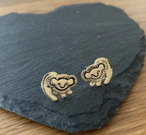 Gold Baby Simba Lion King Studs - Picture 1 of 3