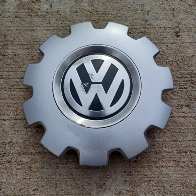 Центральный колпак Volkswagen Beetle Cabrio 2002-2010 деталь No 1C0 601149 P перекрашенная вмятина - Изображение 1 из 3