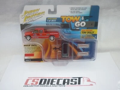 Johnny Lightning 1:64th Scale Truck & Trailer Set 2002 Chevy & Tow Dolly - Image 1 of 3