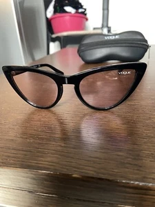 occhiali da sole Vogue Cat Eye per Gigi Hadid - Foto 1 di 7