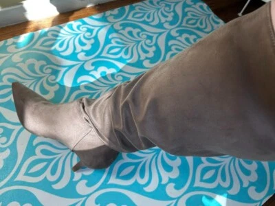 Botas hasta la rodilla de gamuza color topo para mujer de tacón alto - talla 11 Foto 1 de 4