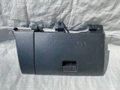 2005-2007 Infiniti G35 coupe lower dash glove box storage compartment 68108AM601 - Imagem 1 de 4