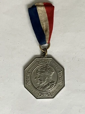 British George V 1935 Silver Jubilee medal from Middlesex County Council - Image 1 of 2
