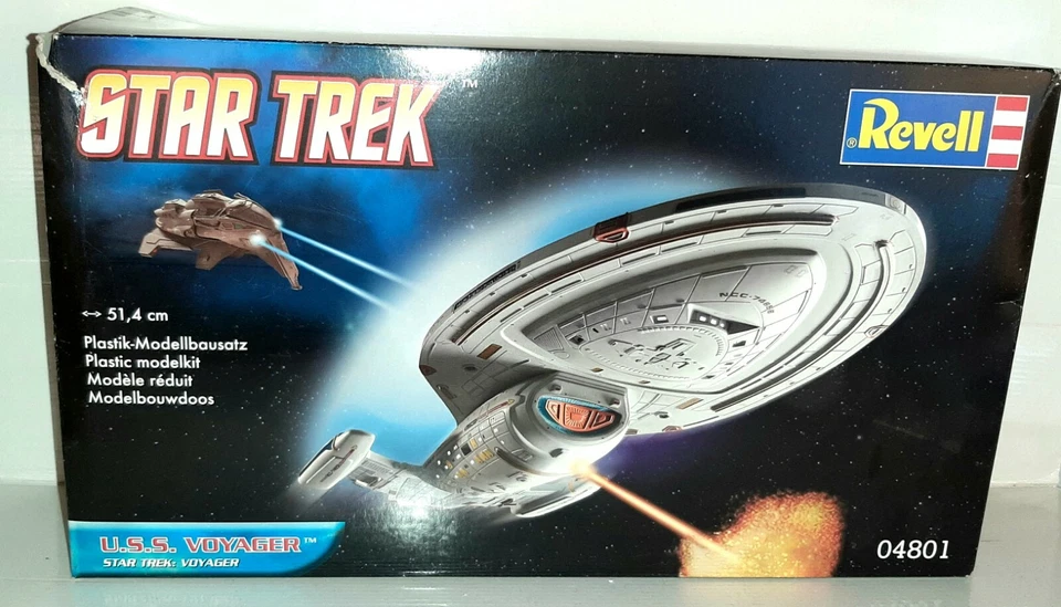 REVELL NAVICELLA STAR TREK "U.S.S. VOYAGER" COD.04801 KIT MONTAGGIO - Immagine 1 di 1