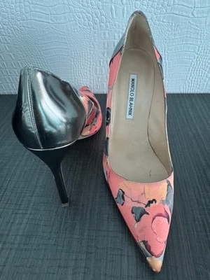 Bolso de salón Manolo Blahnik estampado satinado talla 38 (7/1/2) tacón de 4 pulgadas, usado 3 veces Foto 1 de 4