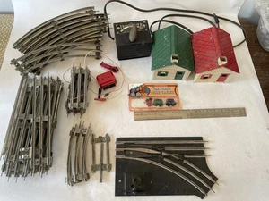 Lionel lotto misto binari interruttore latta litografia modellismo case trasformatore, mini treni - Foto 1 di 19