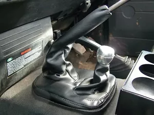 LAND ROVER DEFENDER ALL 90 / 110 & MODELS UP TO 2006 TD5 GEARBOX GAITER BLACK - Picture 1 of 2