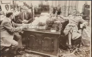 1976 Pressefoto Maryland Gouverneur Marvin Mandel am Schreibtisch Frau Jeanne - Bild 1 von 2