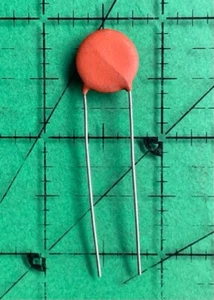 Kondensatoren Keramik bleihaltig 75GAV47 Sprague 4,7pf 7500v Scheibe 7,5kv Vintage 1 Stück - Bild 1 von 2