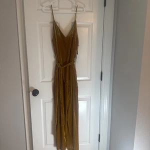 ASTR The Label Women Jumpsuit Size M Sleeveless V Neck Feminine Elegant - Picture 1 of 8