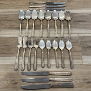 WM Rogers Silverplate A1 Plus set di 23 argenterie molto appannate vintage - Foto 1 di 15