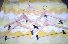 5 CINTRES EN BOIS AVEC PINCES pantalon, jupe, veste, manteau, costume, tailleur