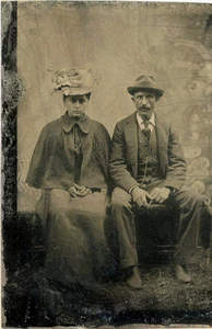  ANTIQUE TINTYPE PHOTO PORTRAIT OF A COUPLE  - Picture 1 of 1