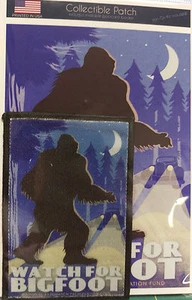 Reloj para conjunto de postales y parches Bigfoot - prensa de linternas - parche coleccionable - Imagen 1 de 3