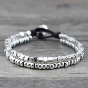 Pulsera de cuero hecha a mano ESTILO UNO De Único años 50 CUENTAS CUADRADAS/REDONDAS (B83) - Imagen 1 de 5