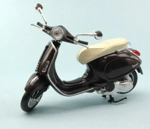 Vespa Piaggio Frühling 125 2014 Brown 1:12 Modell 57553BW New Ray - Bild 1 von 1