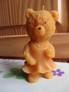 Motivkerze 100% Bienenwachs Bär Frau Figur Bienen Wachs Imker Kerzen - Picture 1 of 3