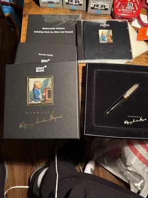 Pluma y CD Montblanc Homenaje A Wolfgang Amadeus Mozart Solitario Doue Plata y Oro Foto 1 de 4