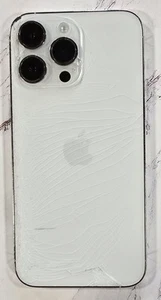 iPhone 14 Pro Max fissuré pour pièces uniquement NE FONCTIONNE PAS - Photo 1 sur 8