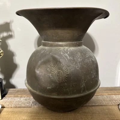 Escupitaja de tabaco para masticar marca Redskin de 10" de alto latón antiguo de colección Foto 1 de 4