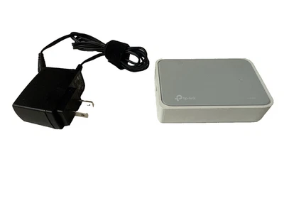 TP-Link TL-SF1005D 5-Port 10/100Mbps Fast Ethernet Desktop Switch w Power Cord - Image 1 of 4