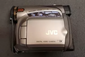 JVC GR-D244U mini videocamera digitale DV senza batteria non testata senza alimentazione/nastro - Foto 1 di 7