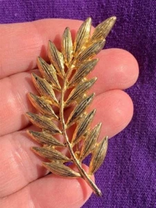 Sweeping Leaf Brooch Pin Goldtone - Picture 1 of 3