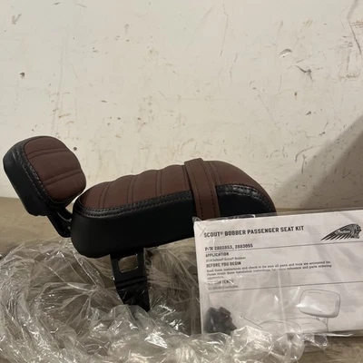 ZR NUEVO Indian OEM Cuero Asiento de Pasajero con Respaldo y Herrajes 2882853-LNA  Foto 1 de 4
