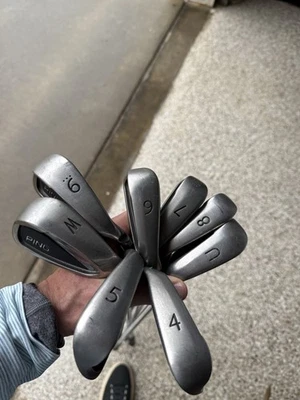 Buen Juego de Plancha PING G25 4-W,UW Flex Regular Punto Negro Derecho CFS Acero Icónico Foto 1 de 4