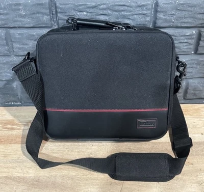 Bolsa para câmera digital Targus DC01 preta e vermelha interior ajustável, alça de ombro - Imagem 1 de 4