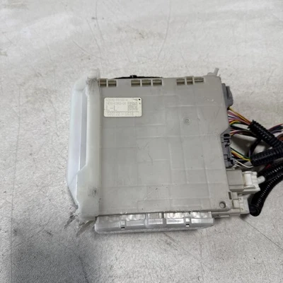 Unidad de conexión relé caja de fusibles maletero Lexus XF40 LS460 2007-2012 82670-50120-A fabricante de equipos originales Foto 1 de 4