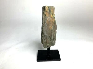 Esemplare di cristallo di labradorite arcobaleno grezzo naturale lucido su supporto - 2 - Foto 1 di 4
