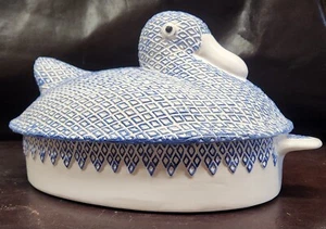 1977 Whittier Potteries White & Blue Ceramic Duck Lidded Tureen, EUC - Picture 1 of 15