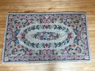 Large! Antique decorative floral Primitive American hooked rug 55" x 33" - Image 1 of 4