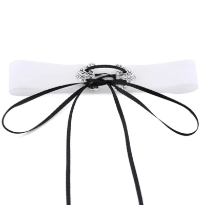 Collar gargantilla vintage de franela con lazo de cinta de terciopelo de aleación hueca Foto 1 de 4