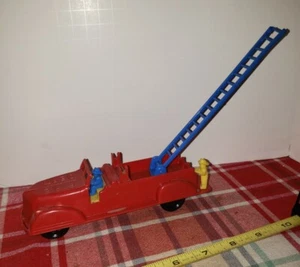 Vintage Renwal Hard Plastic Fire Truck And Ladder Red Yellow & Blue - Picture 1 of 12