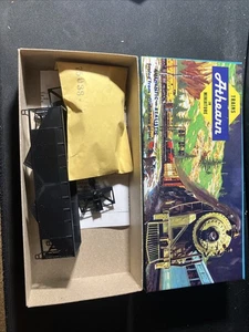 HO Scale Athearn 5407 undekoriert 34 FT Twin Bay Hopper. - Bild 1 von 2