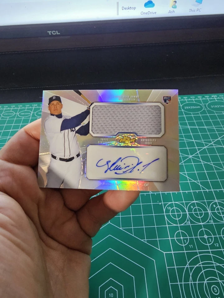 2013 Topps Finest Jumbo Relic Refractor Avisail Garcia #AJR-AG2 Rookie Auto RC - Image 1 of 2