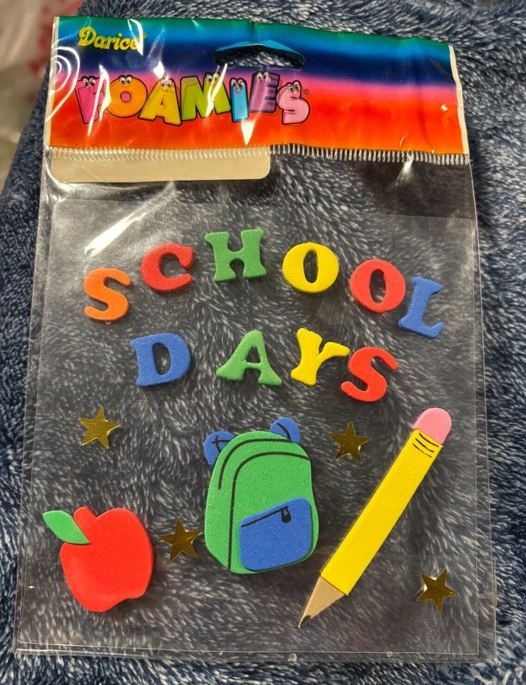 DARICE剪贴簿泡沫贴纸学校日背包 * — 第 1/1 张图片