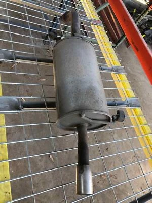 Silenciador de escape trasero Mazda Protege 2001-2003 2,0 L hatchback OEM Foto 1 de 4